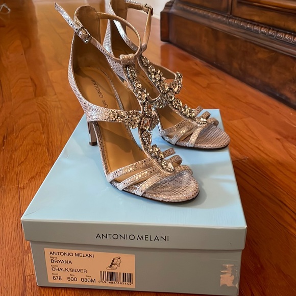 ANTONIO MELANI Shoes - ⭐️Antonio Melanie bryana color chalk silver size 8 women’s heels dressy ⭐️